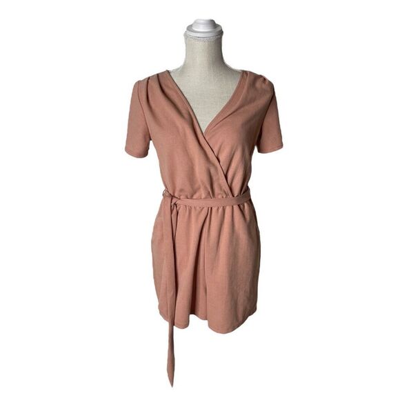 Gilli Surplice Faux Wrap Style Short Sleeve Romper in Salmon Size Small - Picture 5 of 15